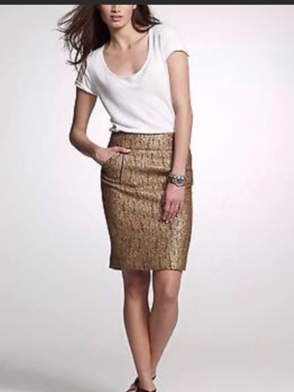 Gorgeous gold metallic pencil skirt…Striking!